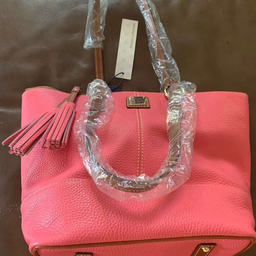 Dooney and Bourke small Tobi tote in light pink - Picture 3 of 4